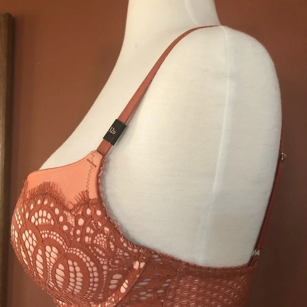 NWT Victoria’s Secret bra size 32D